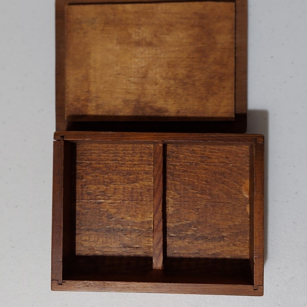 King And Queen Of Hearts Wooden Playing Cards Box - Picture 2 of 7